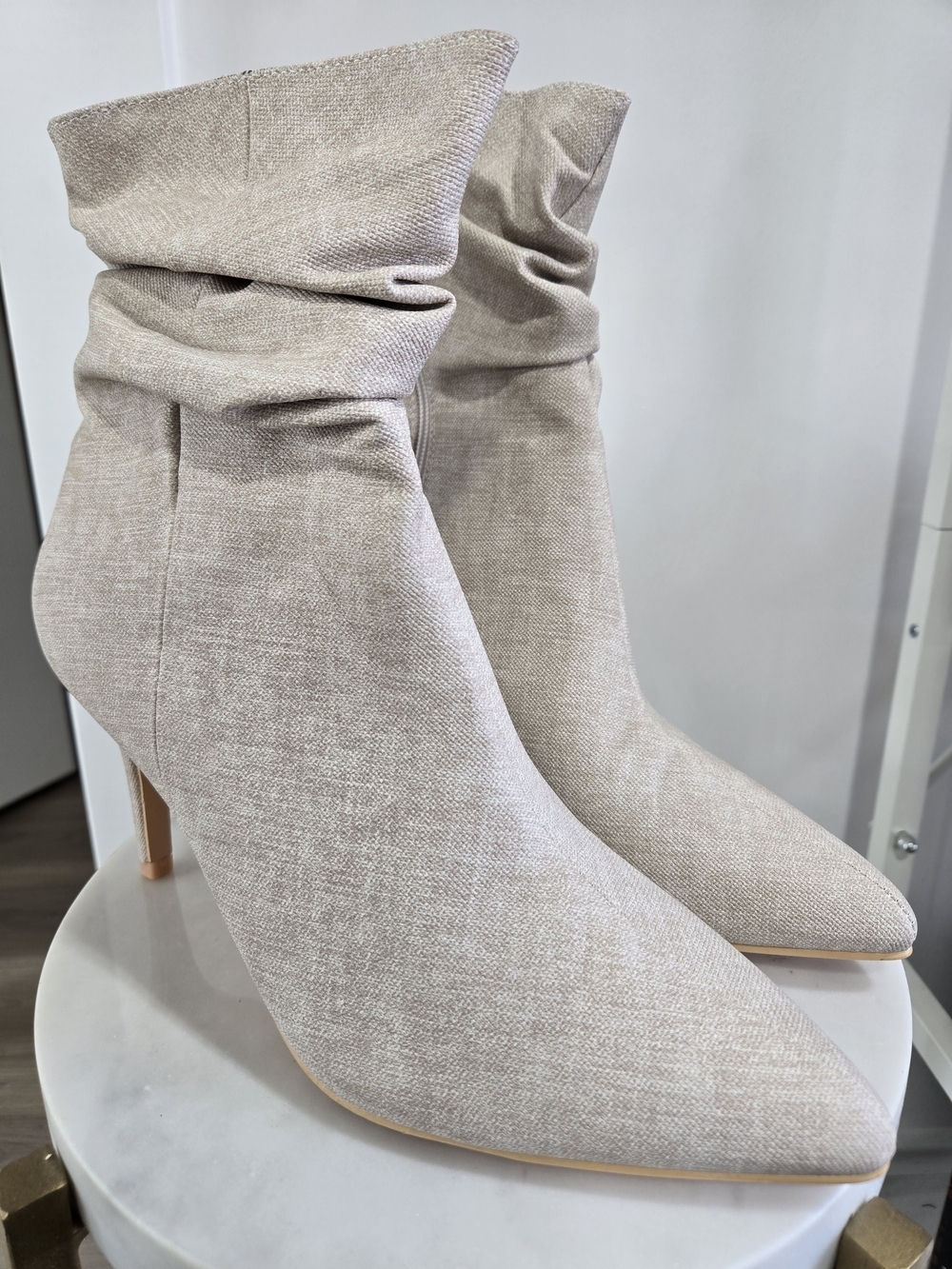 Womens Boots Slouchy Pointed-Toe Ankle Boots in Light Beige Size 9.5